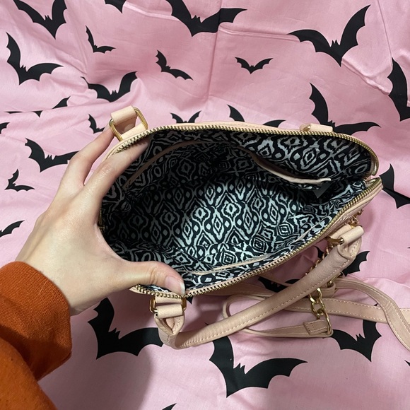 DONATE - Picture 5 of 5